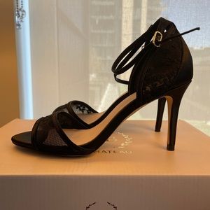 Le Chateau Women’s heels. Size 6
